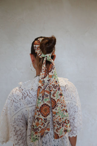 sannah-scrunchie-with-tie